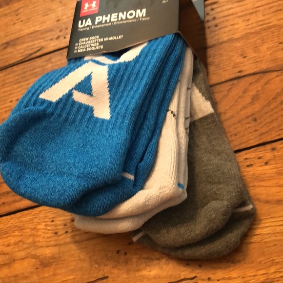 3 Prs. Under Armour "Phenom" Training Crew Socks NWT - Picture 1 of 11